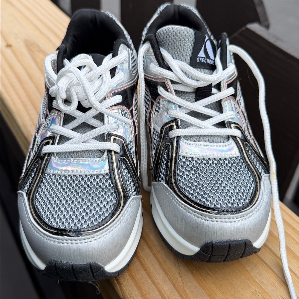 Skechers Girls Metallic Silver Holographic Trainers – Size 13.5